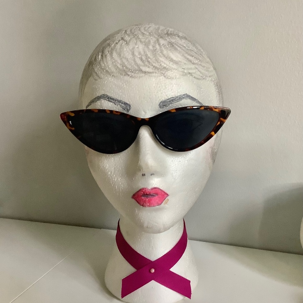 Retro Women’s Cat Eye Sunglasses Tortoise Shell Frame